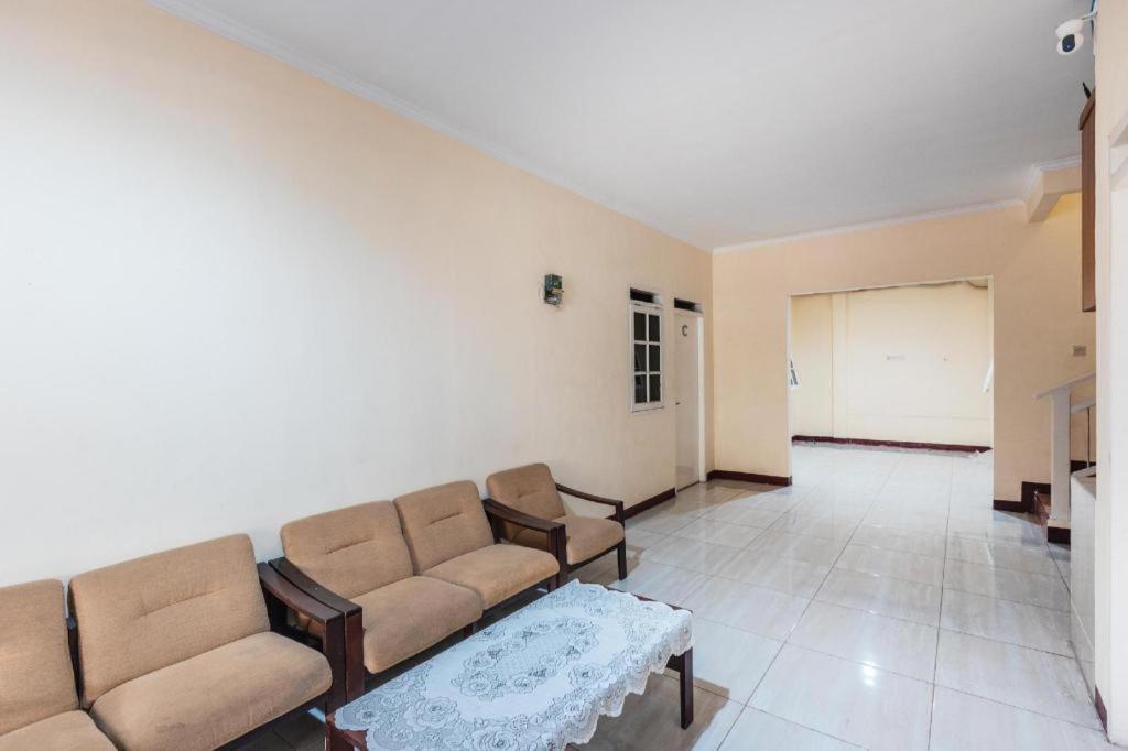 Aquina House 2* Bogor